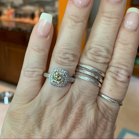 Jewelry - Stunning 3.15 cttw golden yellow Moissanite